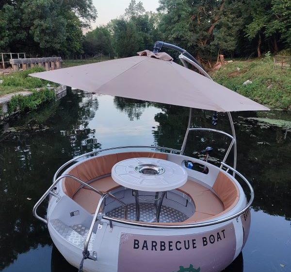 Barbecue boat